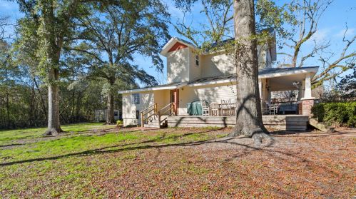 210 Michigan St, Defuniak Springs, FL 32435-2628
