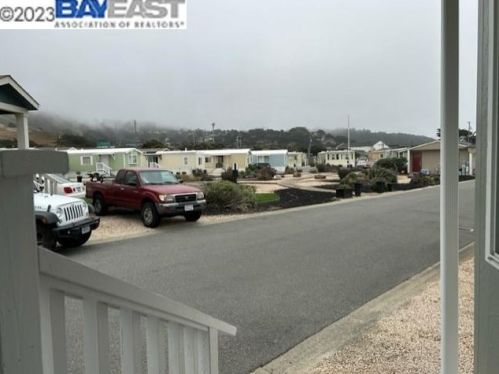 321 3rd Ave, Pacifica CA  94044-2204 exterior