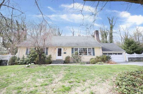 75 Underhill Rd, Crotonville, NY 10562-5103