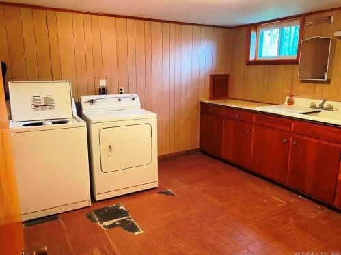 90 Pineridge Dr, Waterbury CT  06716-3134 exterior