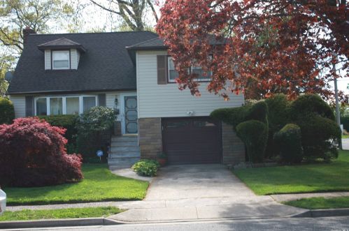 69 Hausch Blvd, Roosevelt, NY 11575-1512