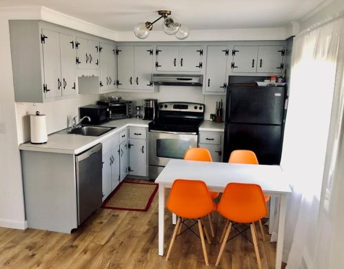 142 Renfrew Ave, Middletown RI  02842-5837 exterior