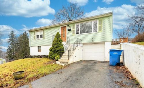 156 Norris St, Waterbury, CT 06705-3540