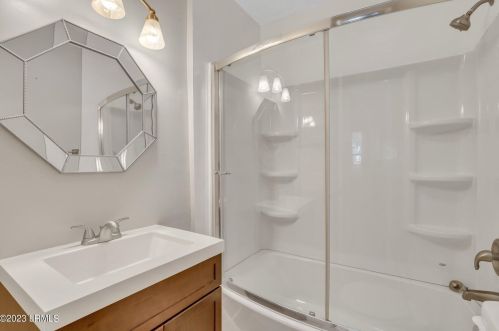 2704 Oaklawn St, Beaufort SC  29902-4335 exterior