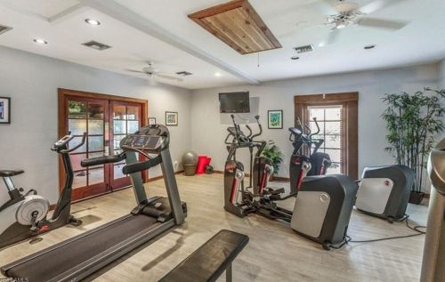 600 Neapolitan Way, Naples FL  34103-8568 exterior
