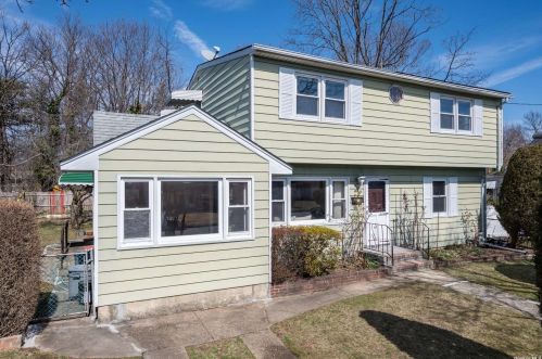 41 Circle Dr, Westbury, NY 11590-2444