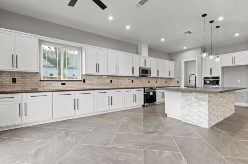 126 Mylnar Ave, Manteca CA  95336-4908 exterior