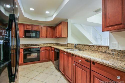 7584 102nd St, Miami, FL 33156-3114