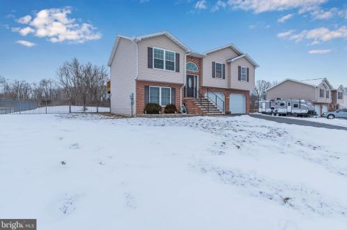 1 Camelot Ln, North Newton, PA 17241-9218