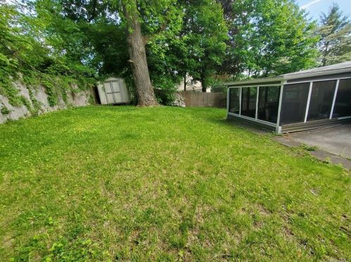 24 Parkway Dr, Yorktown Hgts NY  10598-6407 exterior