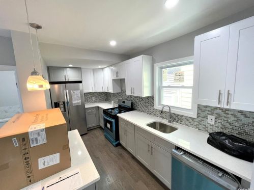 111-26 203rd St, Jamaica, NY 11412-3422