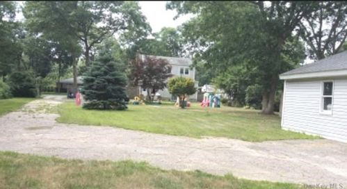 3 Alexander Ave, Blue Point, NY 11715-1001