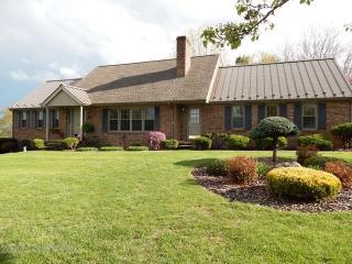 281 River View Dr, Verona, VA 24482-2543
