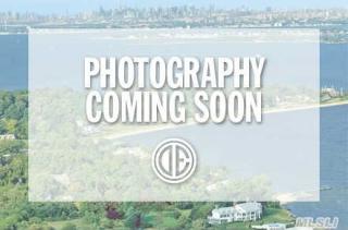 35 Hummingbird Dr, East Hills, NY 11576-2534