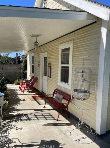 102 Lugonia Ave, Redlands CA  92374-4702 exterior