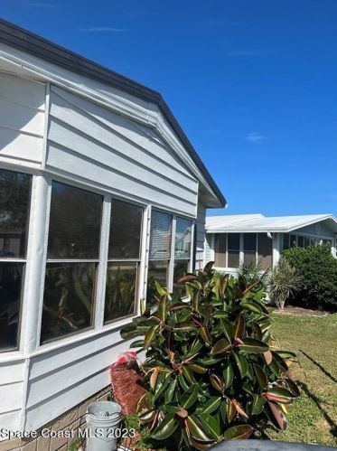 610 Dolphin Cir, Sebastian FL  32976-2591 exterior