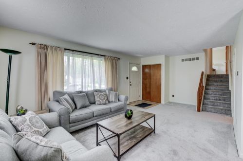 3054 Lotz Dr, Darbydale, OH 43123-2725