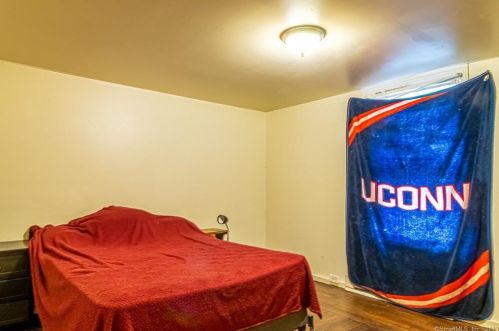 28 Oak St, Norwich CT  06360-5111 exterior