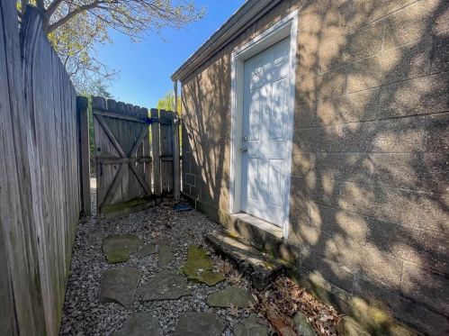 200 Larkspur St, Whitaker PA  15120-2208 exterior