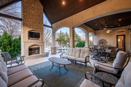 6300 Preferred Dr, Fort Worth, TX 76179-8204