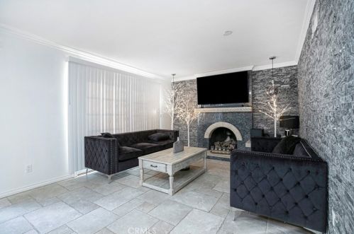 27067 Alabastro Dr, Santa Clarita CA  91354-2215 exterior