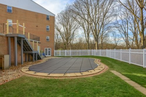 501 Camelot Dr, Pittsburgh PA  15237-4977 exterior