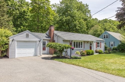29 Robinson Rd, West Springfield, MA 01089-2932