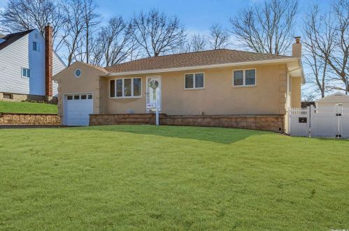 38 Echo Ln, San Remo, NY 11754-3603