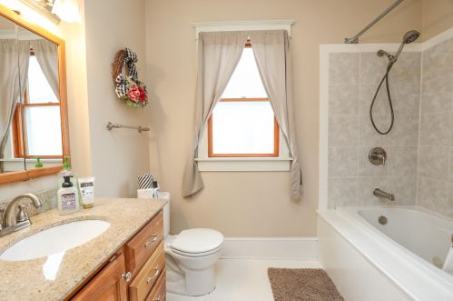 6559 5 Ave, Kenosha WI 53143-6101 exterior