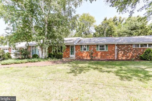 3 Annette Dr, West Enola, PA 17025-1802