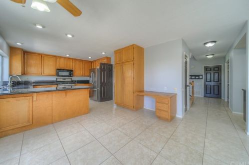 39918 Amberley Cir, Temecula CA 92591-7010 exterior