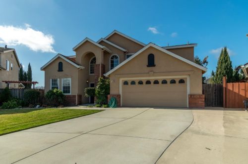 2070 Carousel Dr, Hollister CA  95023-5661 exterior