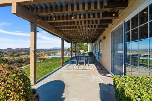 40107 Calle Breve, Temecula CA  92592-8692 exterior