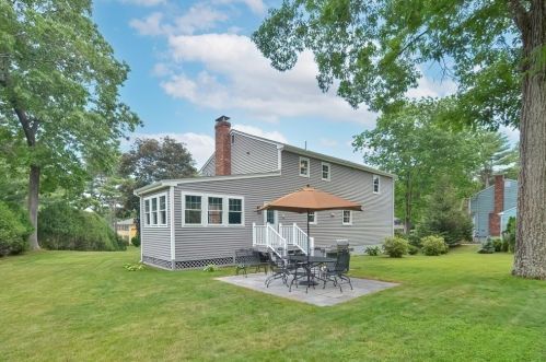 5 Crestview Dr, Millis, MA 02054-1321
