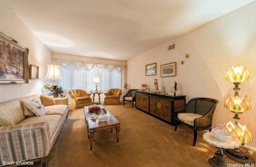 76 Shelbourne Ln, New Hyde Park NY  11040-1044 exterior