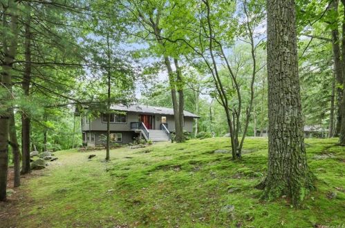 18 Deer Path Rd, Tuxedo Park, NY 10987-3517