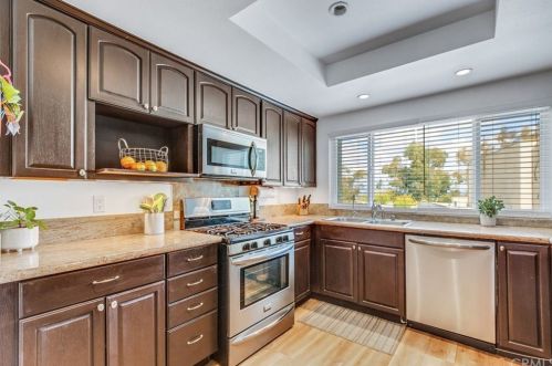 1722 Mountain Terrace Ln, Montebello CA  90640-2052 exterior