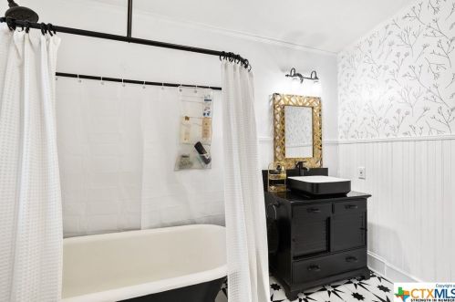 1708 Main St, Georgetown TX 78626-7924 exterior