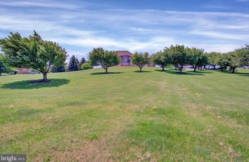 11 Thrush Dr, Carlisle PA  17015-7653 exterior