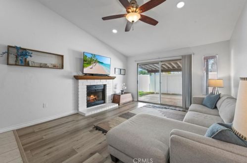 2002 Teak St, Perris CA  92570-2502 exterior