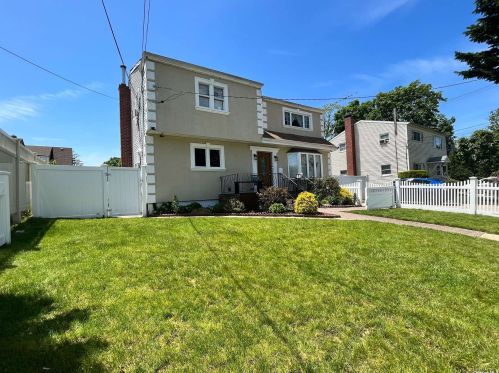 303 Cabota Ave, Copiague, NY 11726-1703