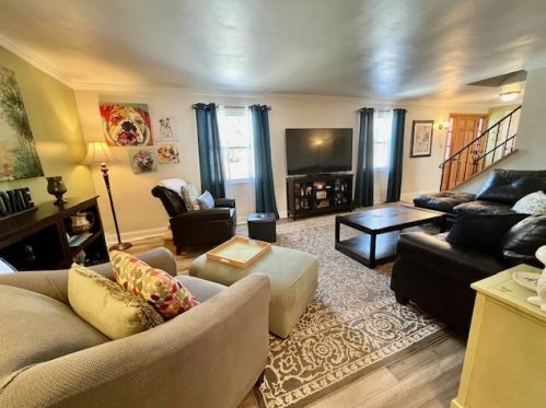 114 Oakhurst Rd, Pittsburgh PA  15215-1452 exterior