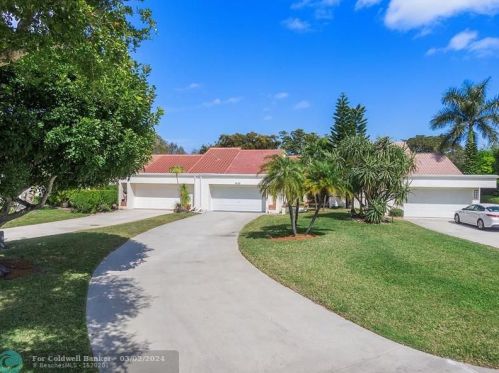 5293 Stonybrook Ln, Boynton Beach FL  33437-1616 exterior