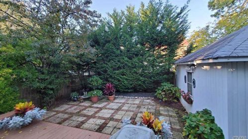 64 Johnson Pl, Woodsburgh, NY 11598-1313