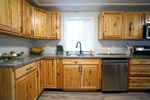 43 Joseph Rd, Salem NH  03079-2021 exterior