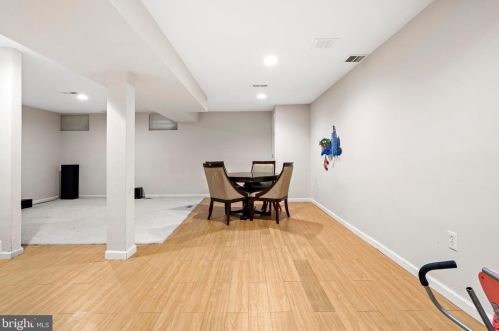 301 Belford Dr, Princeton NJ  08540-9000 exterior