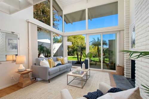 7083 Estrella De Mar Rd, Carlsbad, CA 92009-6137