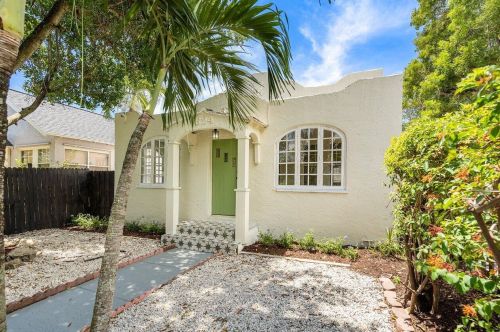 624 32nd St, West Palm Beach, FL 33407-4868