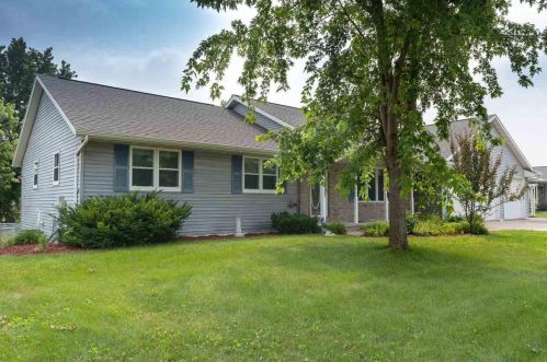 1500 Hillcrest Hts, Green Bay, WI 54313-7224