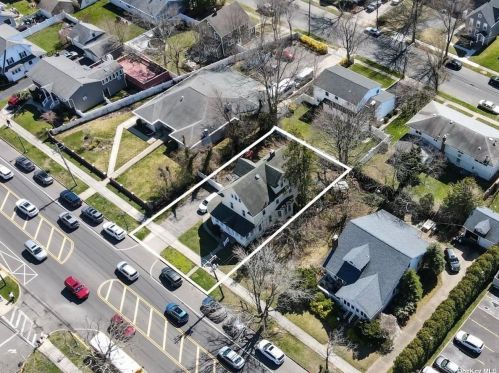 335 Wellwood Ave, North Lindenhurst NY  11757-3341 exterior